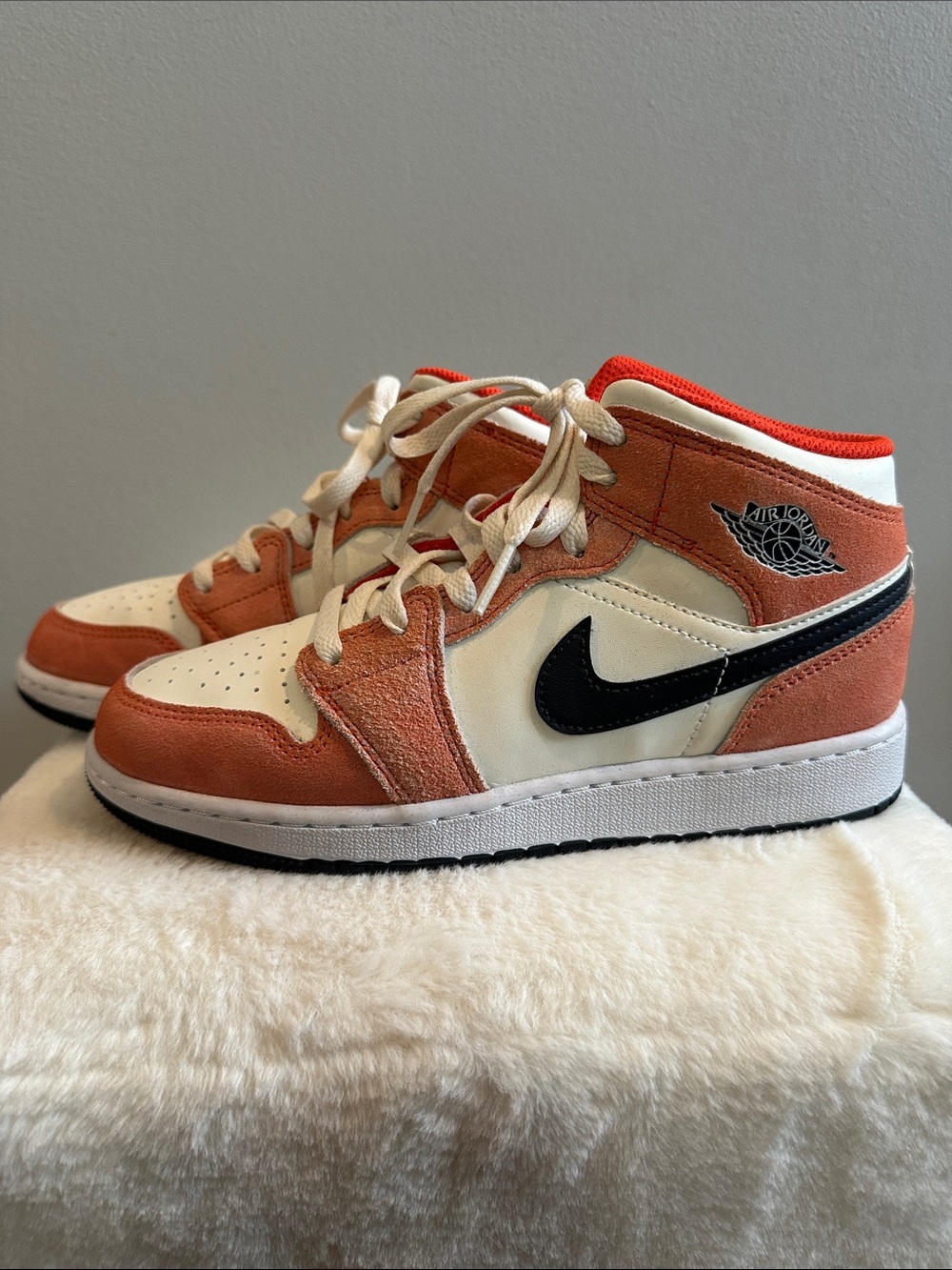 Air Jordan 1 Mid SE GS 'Orange Suede'